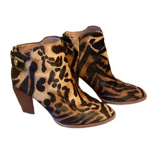 Louise et Cie Thisbee Genuine Calf Hair Upper Leather Lining Leopard Bootie 7M